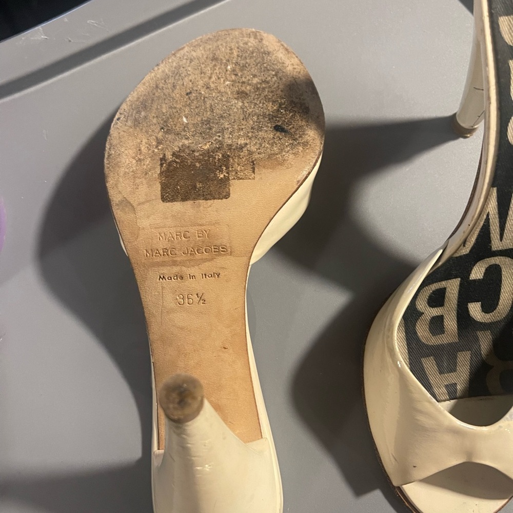 Marc Jacobs Cream Heels with Leather Sole